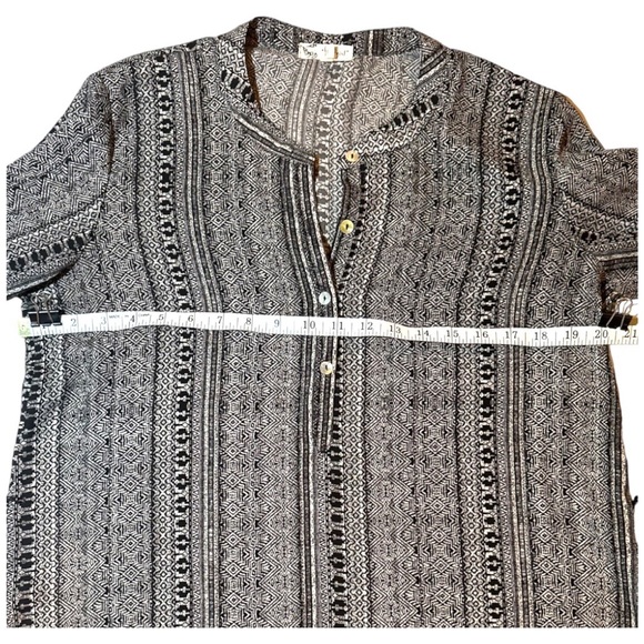 About A Girl Tunic Top Black and White Long Sleeve - Picture 4 of 7